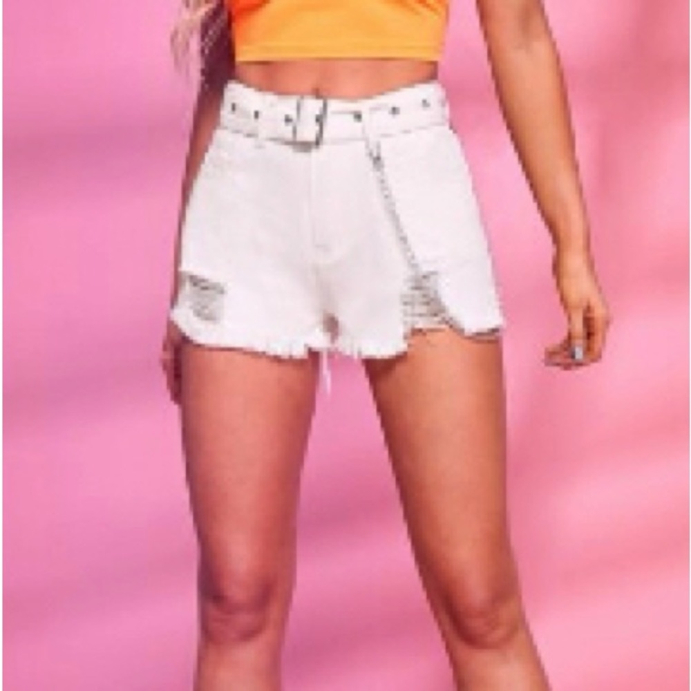 🆕White short jeans woman with chain